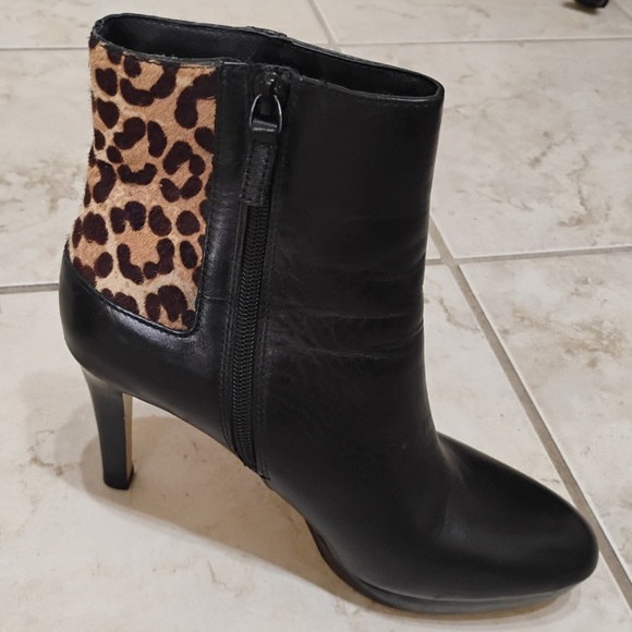 Tahari Serena Black Sleek Leopard Booties Point Toe Zip Up Faux Fur Size 7 - Picture 14 of 15